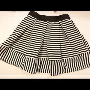 Black & White patterned skirt